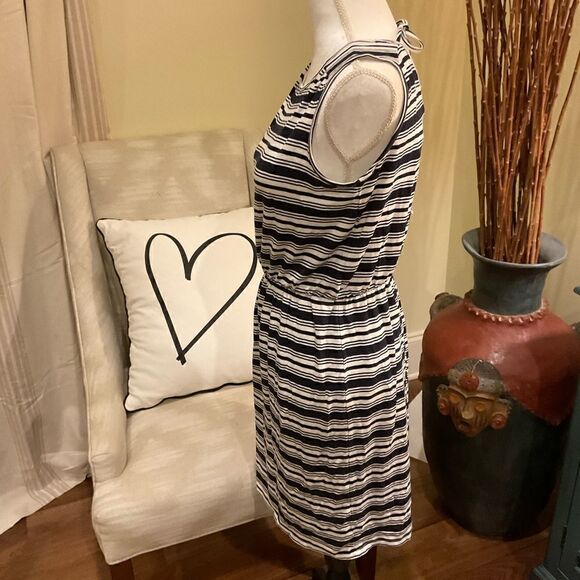 NWT Ann Taylor Loft Rayon Dress 🖤 - Picture 5 of 6